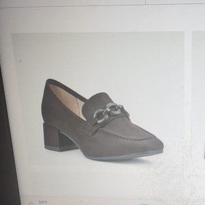 Cliffs by White Mountain Faux Suede Brown Loafers, Size 6.5